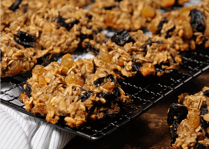 Banana oatmeal cookies with raisins.