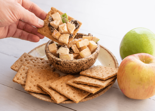 Apple Raisin dip with Graham crackers and two whole apples.