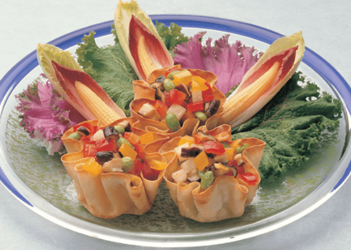 Spring roll wrappers with bell pepper, mushrooms, beans, resembling rainbow cup